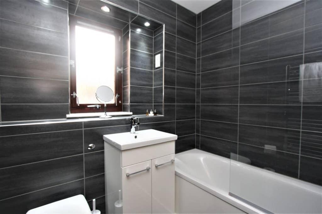 Bijou Merchant City Apartment With Parking Glasgow Exterior foto